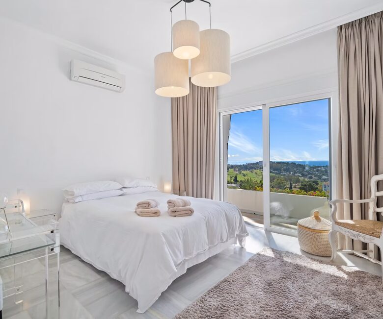 Sophisticated Living with Panoramic Sea Views - Benahavís, Spain