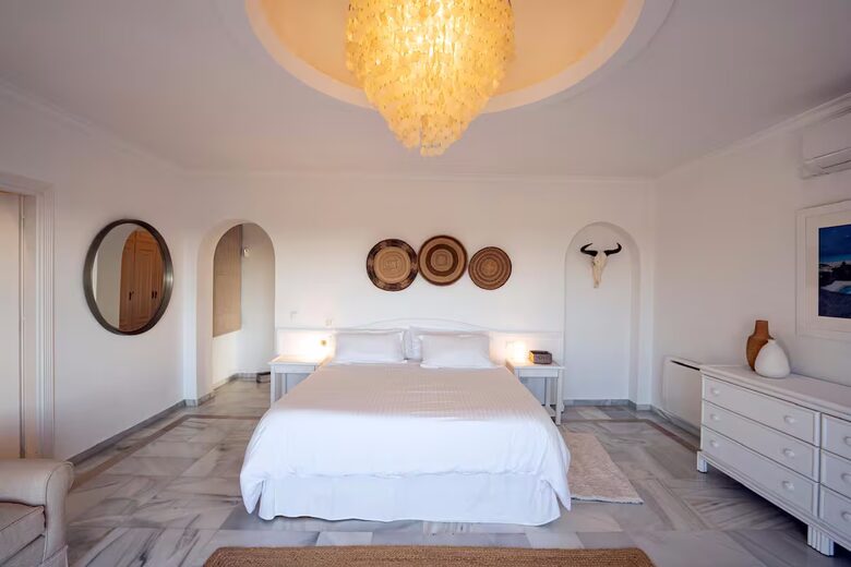 Sophisticated Living with Panoramic Sea Views - Benahavís, Spain