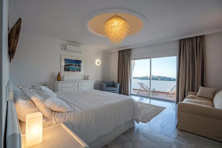 Sophisticated Living with Panoramic Sea Views - Benahavís, Spain