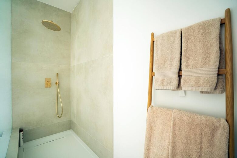 Sophisticated Living with Panoramic Sea Views - Benahavís, Spain