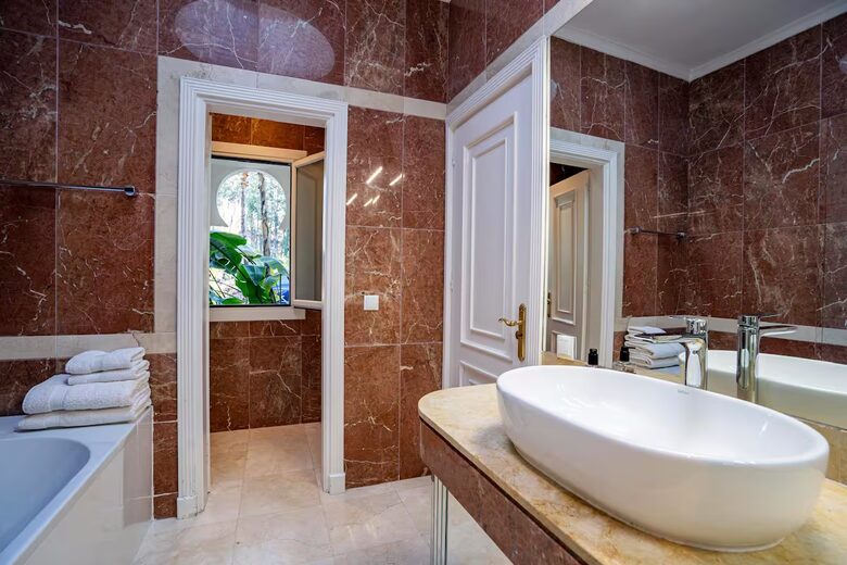 Sophisticated Living with Panoramic Sea Views - Benahavís, Spain