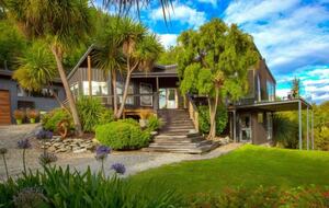 Queenstown Retreat with Lake Wakatipu & Mountain Views - Queenstown, New Zealand
