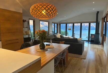 Queenstown Retreat with Lake Wakatipu & Mountain Views - Queenstown, New Zealand