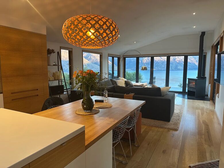 Queenstown Retreat with Lake Wakatipu & Mountain Views - Queenstown, New Zealand