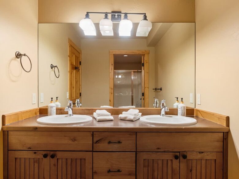 Luxury Mountain Escape with Panoramic Whitefish Views - Whitefish, Montana
