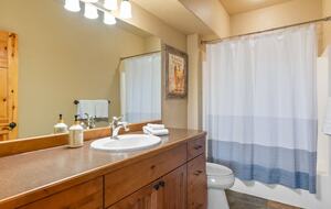 Luxury Mountain Escape with Panoramic Whitefish Views - Whitefish, Montana