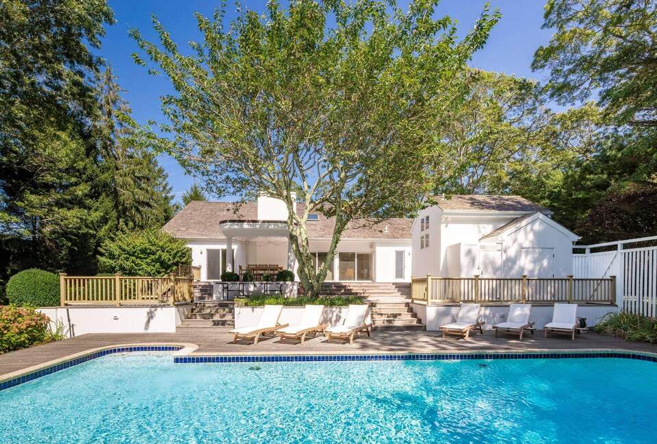 East Hampton Village Pool Estate - East Hampton, New York