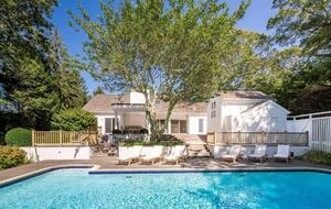 East Hampton Village Pool Estate - East Hampton, New York