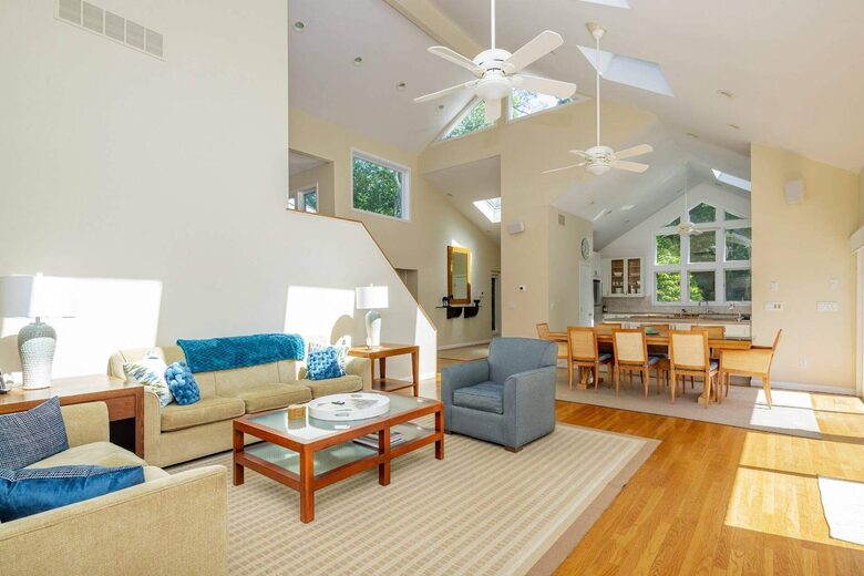 East Hampton Village Pool Estate - East Hampton, New York