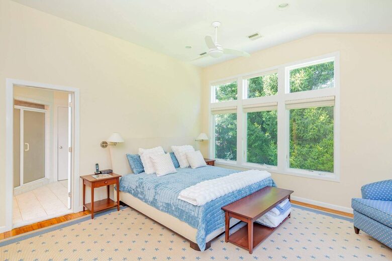 East Hampton Village Pool Estate - East Hampton, New York
