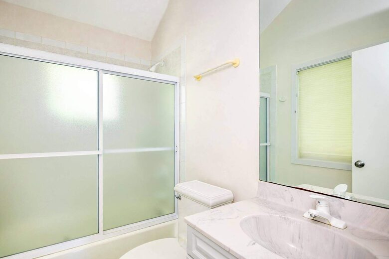 East Hampton Village Pool Estate - East Hampton, New York