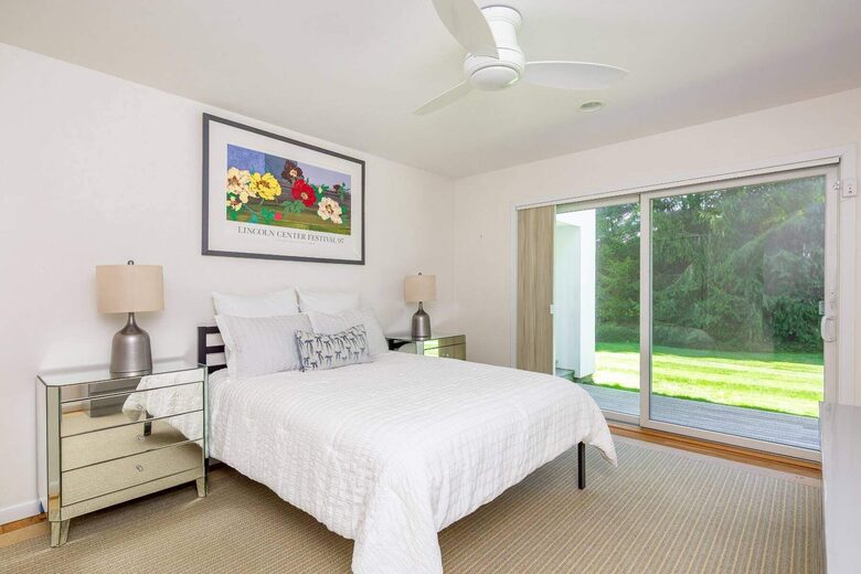 East Hampton Village Pool Estate - East Hampton, New York