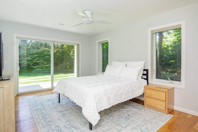 East Hampton Village Pool Estate - East Hampton, New York
