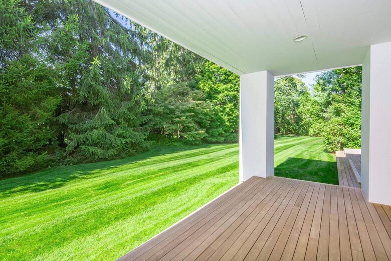 East Hampton Village Pool Estate - East Hampton, New York