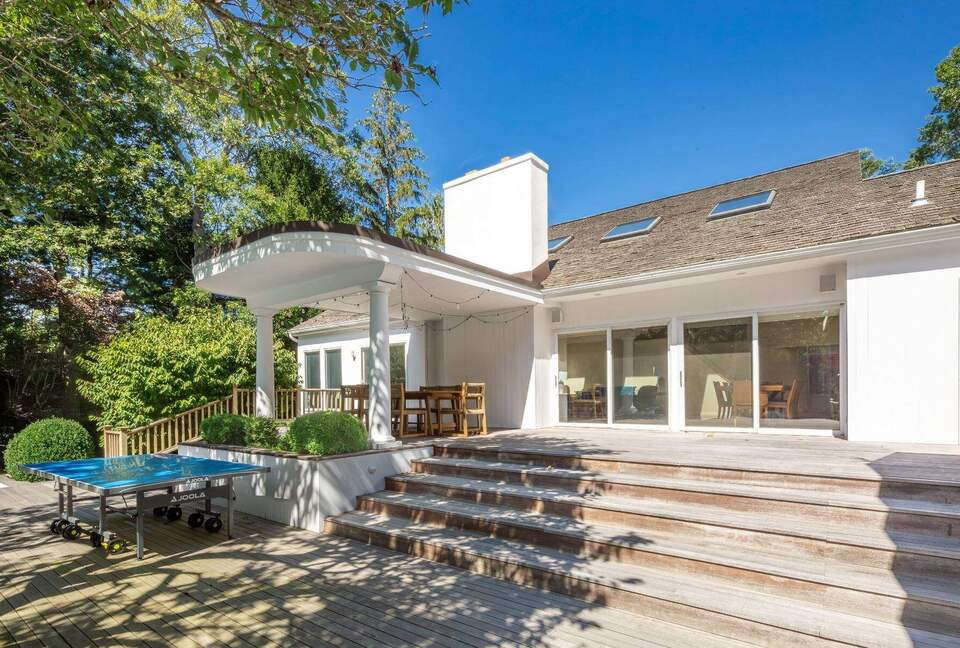East Hampton Village Pool Estate - East Hampton, New York