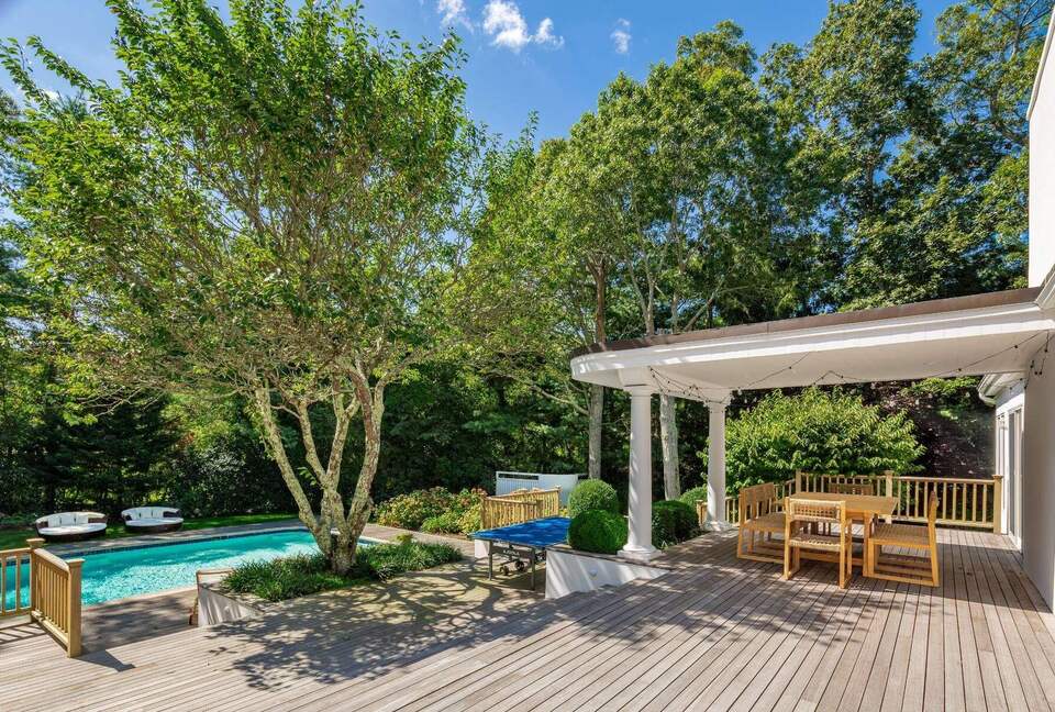 East Hampton Village Pool Estate - East Hampton, New York