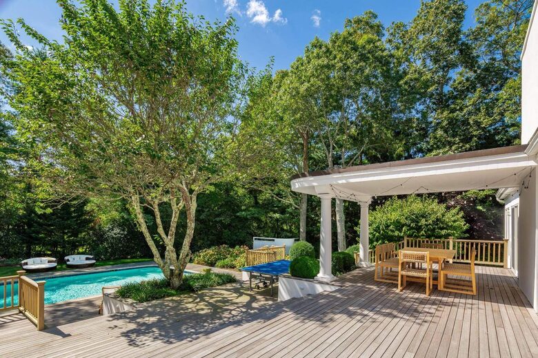 East Hampton Village Pool Estate - East Hampton, New York