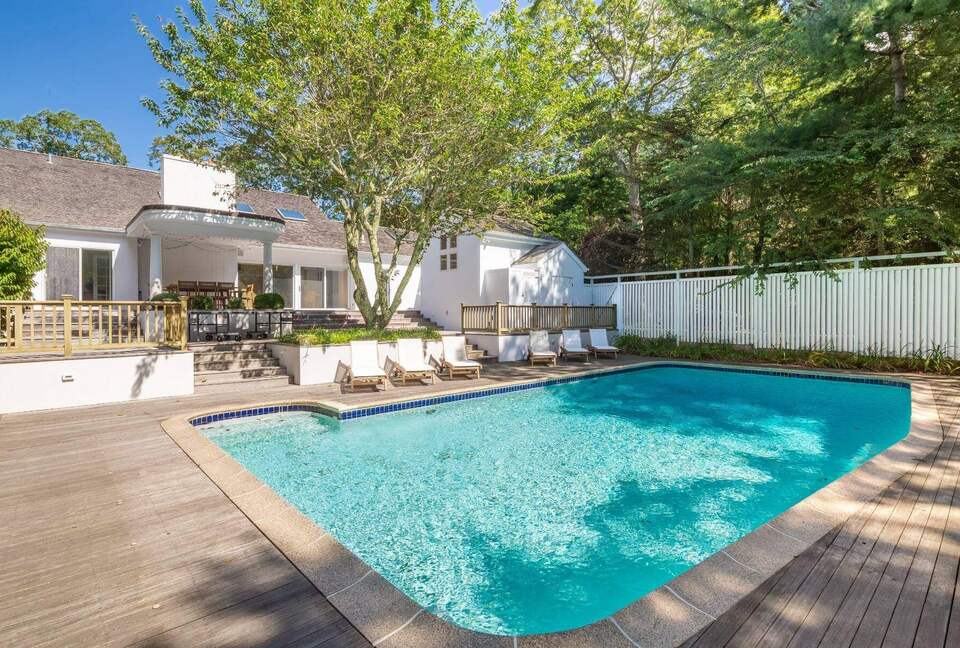 East Hampton Village Pool Estate - East Hampton, New York