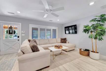 Delray Coastal Retreat with Guest House & Pool - Delray Beach, Florida