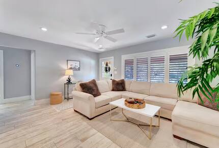 Delray Coastal Retreat with Guest House & Pool - Delray Beach, Florida
