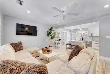 Delray Coastal Retreat with Guest House & Pool - Delray Beach, Florida