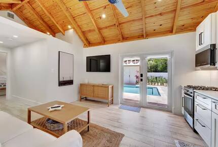 Delray Coastal Retreat with Guest House & Pool - Delray Beach, Florida