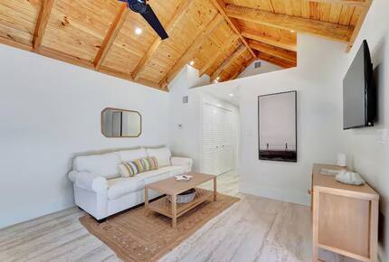 Delray Coastal Retreat with Guest House & Pool - Delray Beach, Florida