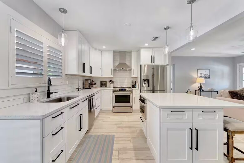 Delray Coastal Retreat with Guest House & Pool - Delray Beach, Florida