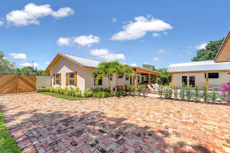 Delray Coastal Retreat with Guest House & Pool - Delray Beach, Florida