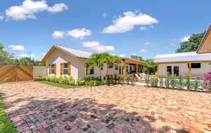 Delray Coastal Retreat with Guest House & Pool - Delray Beach, Florida