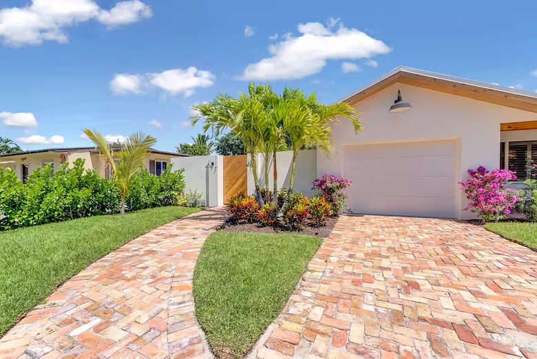 Delray Coastal Retreat with Guest House & Pool - Delray Beach, Florida