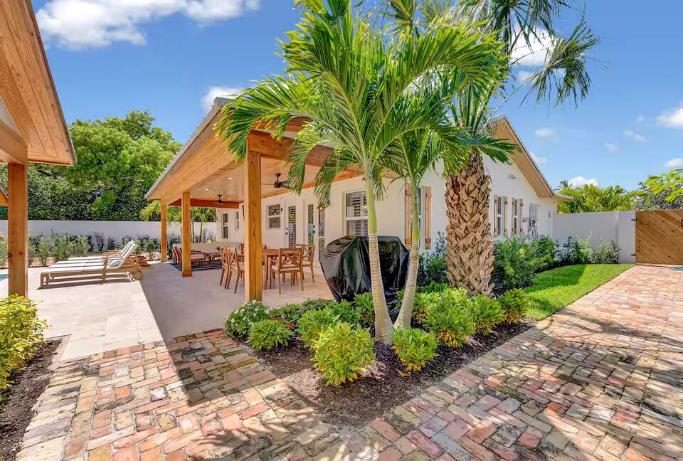 Delray Coastal Retreat with Guest House & Pool - Delray Beach, Florida