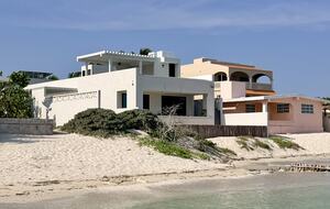 Modern Yucatán Beach House with Rooftop Pool & Direct Sand Access - Chuburná, Mexico