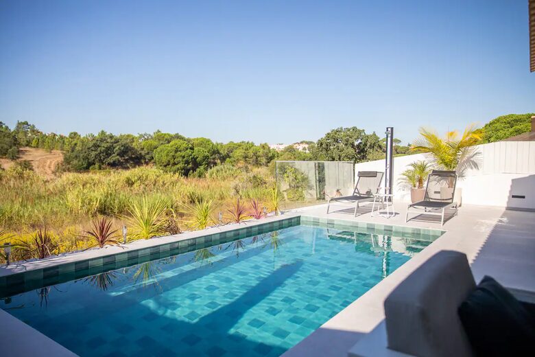 Modern Pool Residence on Portugal’s Coast - Sesimbra, Portugal