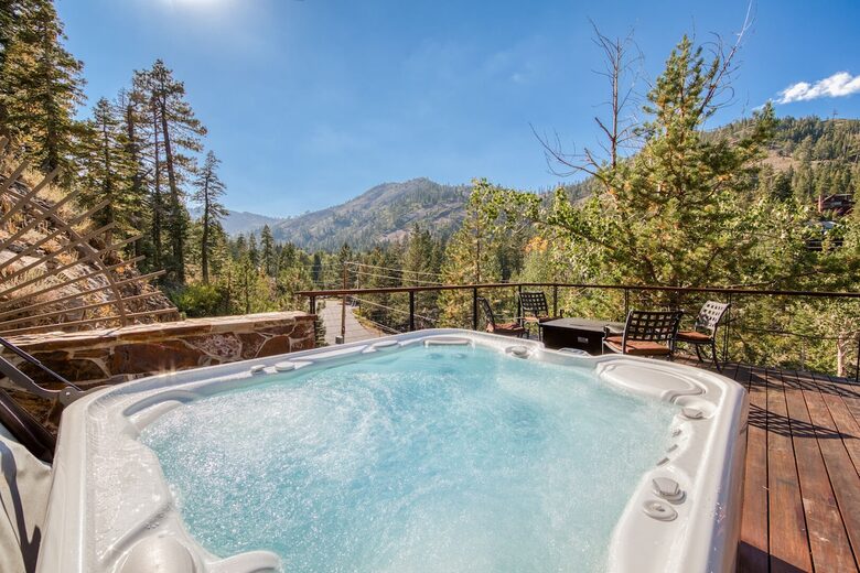 Architectural Tahoe Escape Near Palisades Tahoe - Alpine Meadows, California