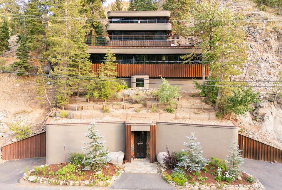 Architectural Tahoe Escape Near Palisades Tahoe - Alpine Meadows, California