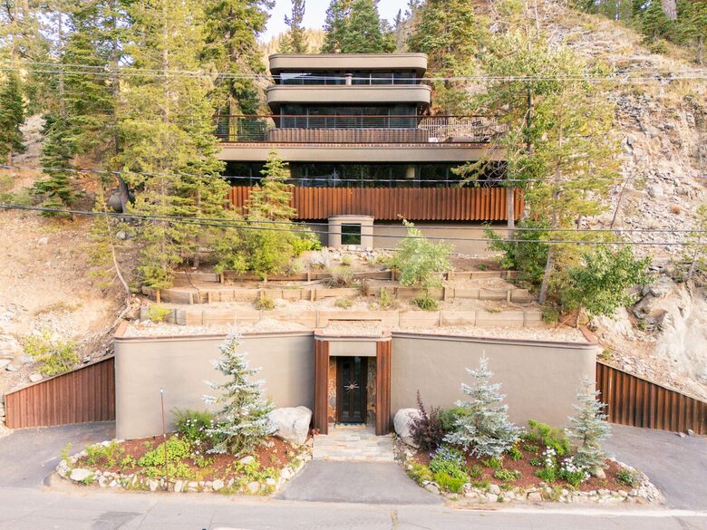 Architectural Tahoe Escape Near Palisades Tahoe - Alpine Meadows, California