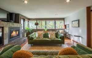 Architectural Tahoe Escape Near Palisades Tahoe - Alpine Meadows, California
