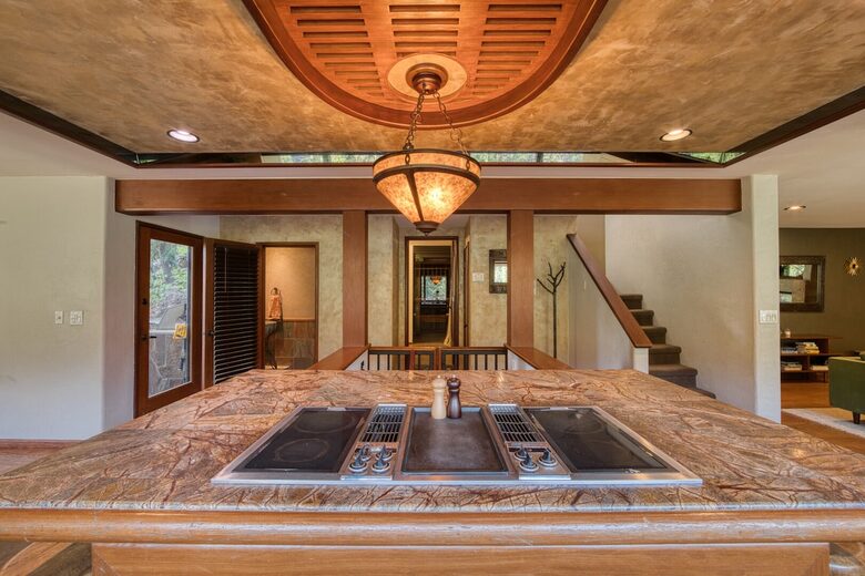 Architectural Tahoe Escape Near Palisades Tahoe - Alpine Meadows, California