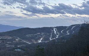 Elevated Views | Refined Massanutten Mountain Retreat - McGaheysville, Virginia