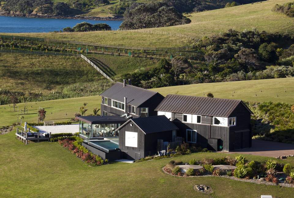 Hei Matau Lodge     - Luxury Waiheke Retreat with Private Headland & Oceanfront Setting - Waiheke Island, New Zealand
