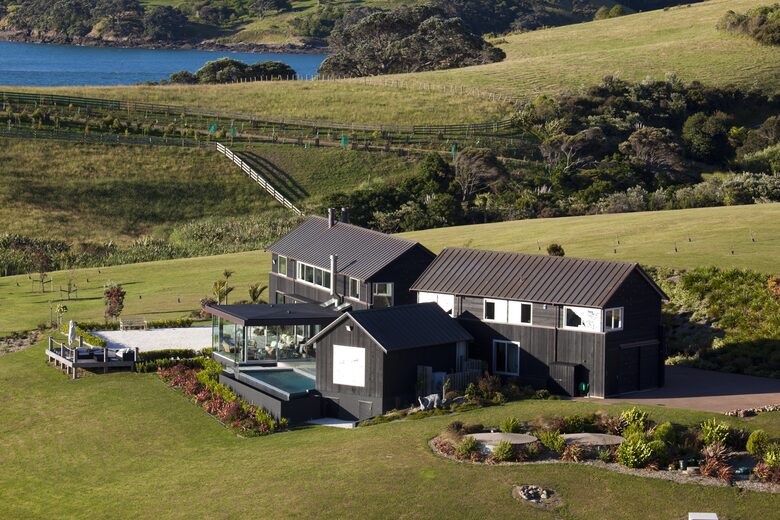 Hei Matau Lodge - Luxury Waiheke Retreat with Private Headland & Oceanfront Setting - Waiheke Island, New Zealand