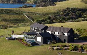 Hei Matau Lodge     - Luxury Waiheke Retreat with Private Headland & Oceanfront Setting - Waiheke Island, New Zealand