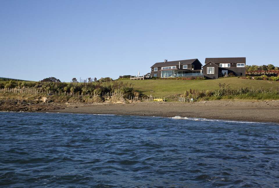 Hei Matau Lodge     - Luxury Waiheke Retreat with Private Headland & Oceanfront Setting - Waiheke Island, New Zealand