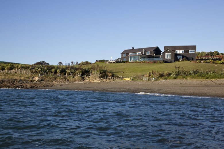 Hei Matau Lodge - Luxury Waiheke Retreat with Private Headland & Oceanfront Setting - Waiheke Island, New Zealand