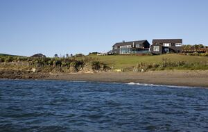 Hei Matau Lodge - Luxury Waiheke Retreat with Private Headland & Oceanfront Setting - Waiheke Island, New Zealand
