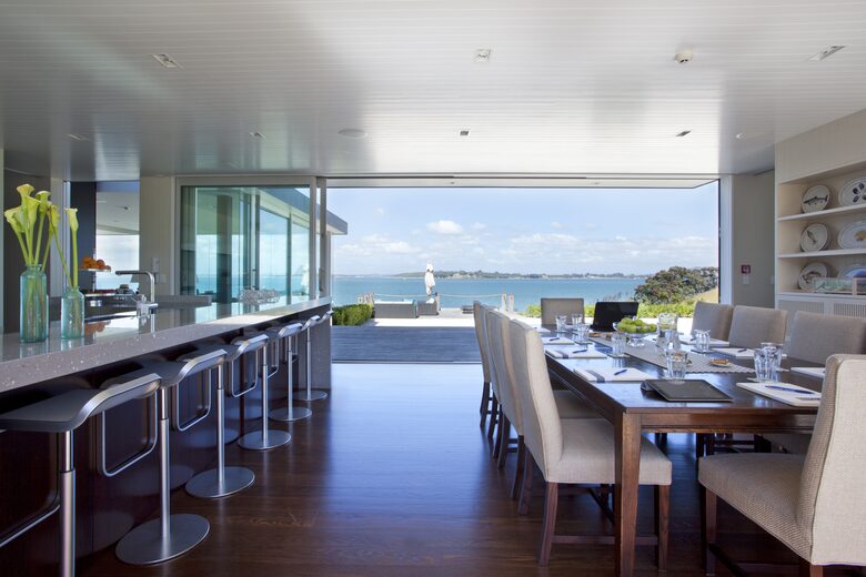 Hei Matau Lodge - Luxury Waiheke Retreat with Private Headland & Oceanfront Setting - Waiheke Island, New Zealand