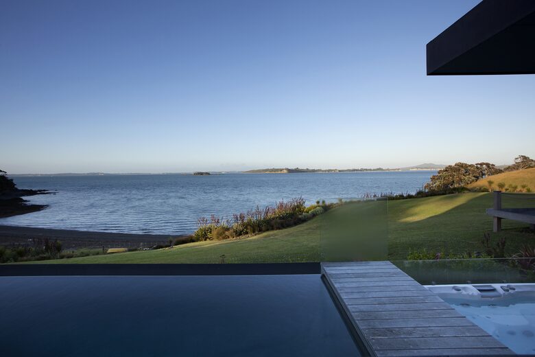 Hei Matau Lodge - Luxury Waiheke Retreat with Private Headland & Oceanfront Setting - Waiheke Island, New Zealand