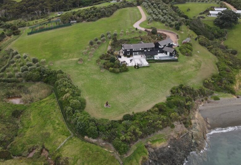 Hei Matau Lodge - Luxury Waiheke Retreat with Private Headland & Oceanfront Setting - Waiheke Island, New Zealand