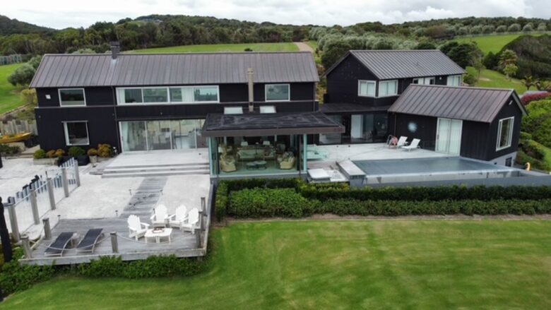 Hei Matau Lodge - Luxury Waiheke Retreat with Private Headland & Oceanfront Setting - Waiheke Island, New Zealand